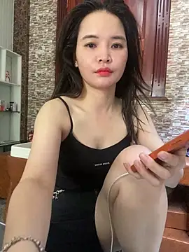 Snapshot of LiLi-Kirix99 chatting on June 6, 7:24 am LiLi-Kirix99 online show from June 6, 7:24 am