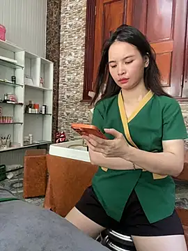 Snapshot of LiLi-Kirix99 chatting on June 13, 8:12 am LiLi-Kirix99 online show from June 13, 8:12 am