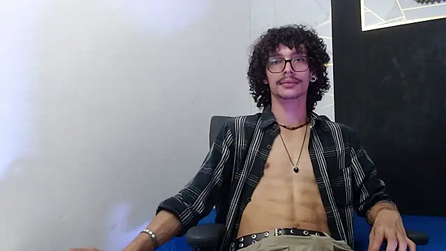 Snapshot of KittyStarmorbid chatting on February 12, 9:10 pm KittyStarmorbid online show from February 12, 9:10 pm