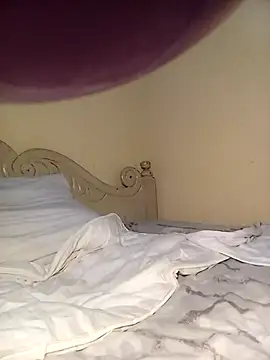 Snapshot of sexxylucia chatting on September 21, 12:45 am sexxylucia online show from September 21, 12:45 am