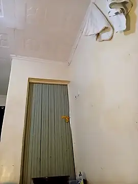 Snapshot of sexxylucia chatting on February 18, 12:56 pm sexxylucia online show from February 18, 12:56 pm