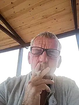 Snapshot of Freddy1962 chatting on December 4, 4:32 am Freddy1962 online show from December 4, 4:32 am