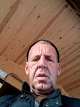 Snapshot of Freddy1962 chatting on December 14, 4:45 am Freddy1962 online show from December 14, 4:45 am