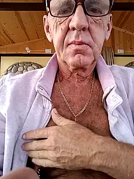 Snapshot of Freddy1962 chatting on December 19, 5:29 am Freddy1962 online show from December 19, 5:29 am
