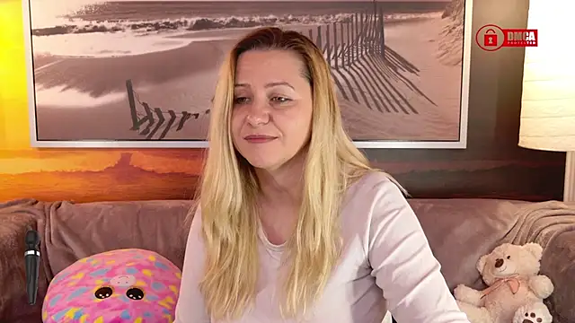 Snapshot of BigBoobsARRI chatting on February 26, 6:26 am BigBoobsARRI online show from February 26, 6:26 am