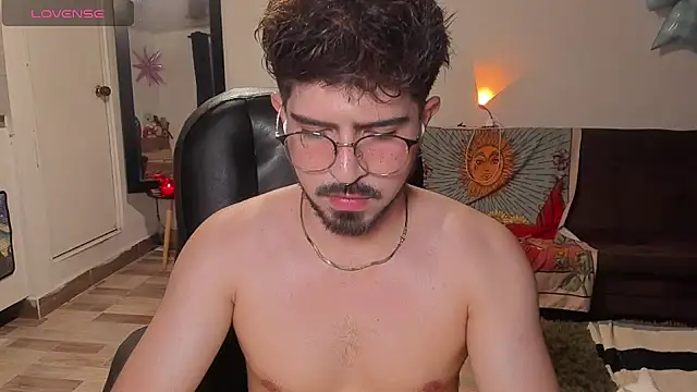 Leoliciousss online show from May 22, 2:40 am