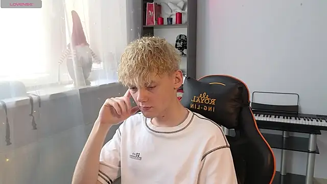 Keytaro online show from March 15, 11:19 am