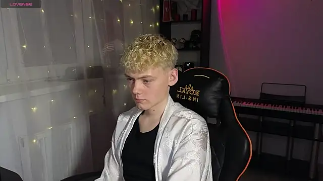 Keytaro online show from March 18, 6:59 pm