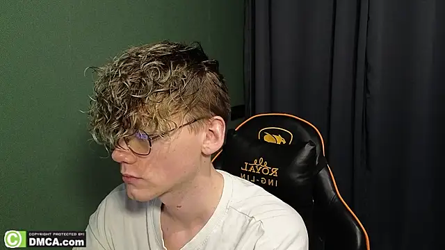 Snapshot of Keytaro chatting on February 12, 11:22 pm Keytaro online show from February 12, 11:22 pm