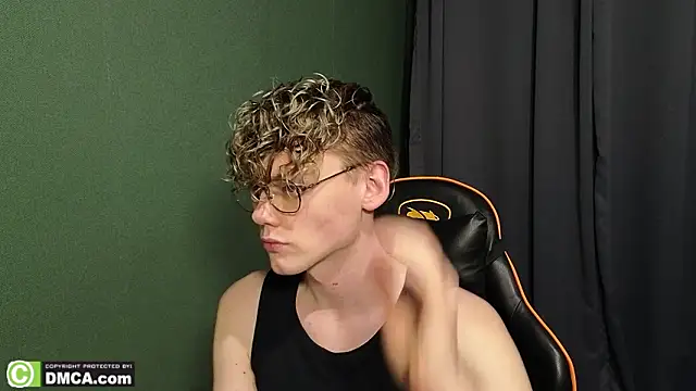 Snapshot of Keytaro chatting on February 14, 11:56 pm Keytaro online show from February 14, 11:56 pm