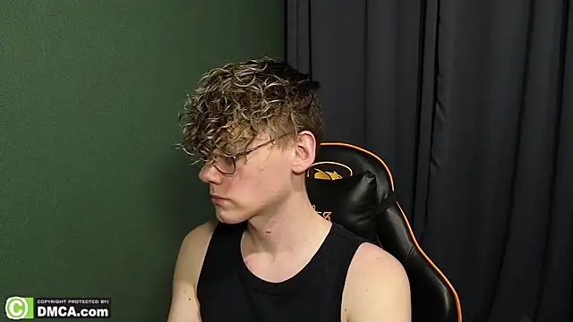 Snapshot of Keytaro chatting on February 15, 3:20 pm Keytaro online show from February 15, 3:20 pm