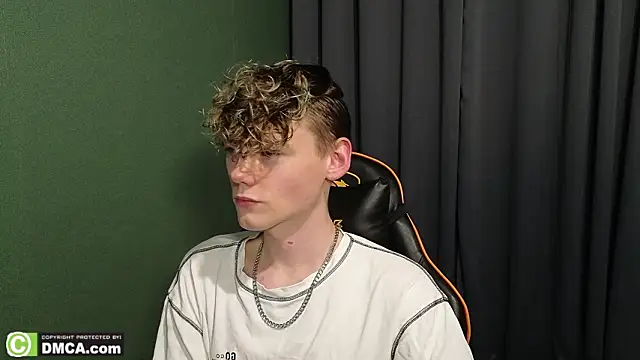 Snapshot of Keytaro chatting on February 19, 1:45 am Keytaro online show from February 19, 1:45 am