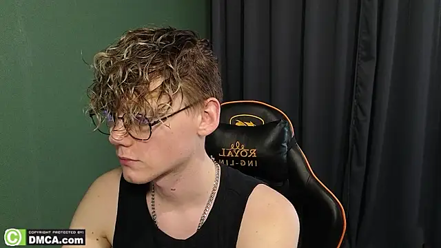 Snapshot of Keytaro chatting on February 22, 9:52 am Keytaro online show from February 22, 9:52 am