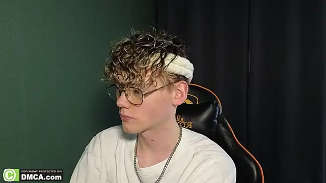 Snapshot of Keytaro chatting on February 25, 8:13 am Keytaro online show from February 25, 8:13 am