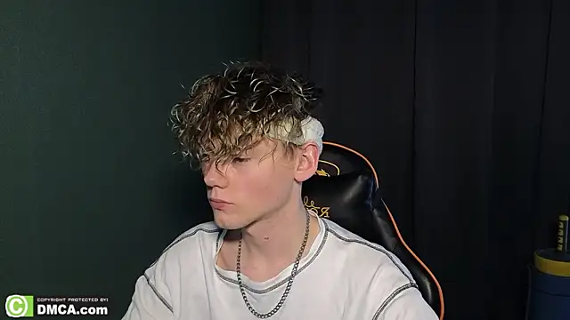 Snapshot of Keytaro chatting on February 26, 8:24 am Keytaro online show from February 26, 8:24 am