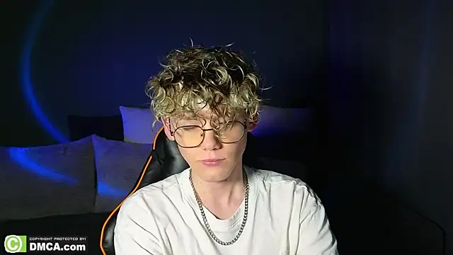 Snapshot of Keytaro chatting on March 7, 9:01 pm Keytaro online show from March 7, 9:01 pm