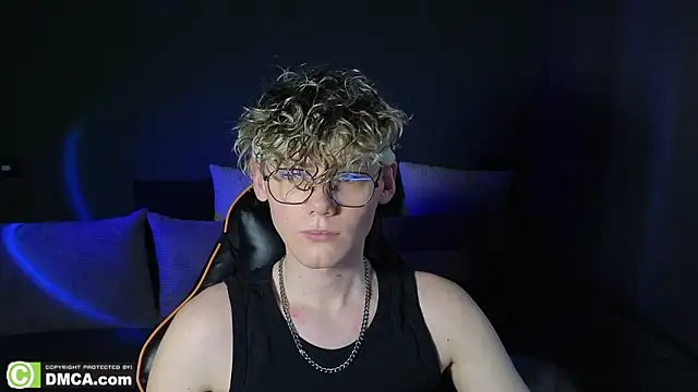 Snapshot of Keytaro chatting on March 9, 3:05 pm Keytaro online show from March 9, 3:05 pm