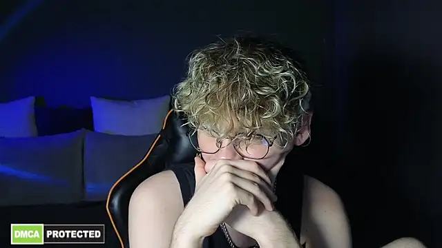 Snapshot of Keytaro chatting on March 21, 9:25 am Keytaro online show from March 21, 9:25 am