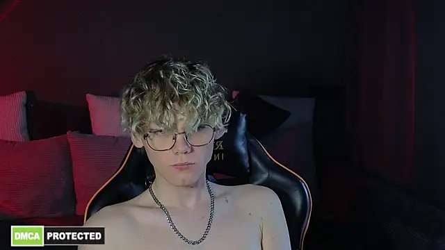 Snapshot of Keytaro chatting on March 27, 8:26 am Keytaro online show from March 27, 8:26 am