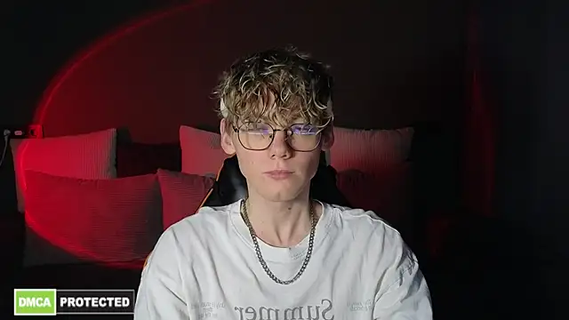 Snapshot of Keytaro chatting on April 5, 11:13 pm Keytaro online show from April 5, 11:13 pm