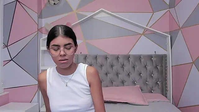 Snapshot of Isa_little4u chatting on February 13, 7:31 pm Isa little4u online show from February 13, 7:31 pm