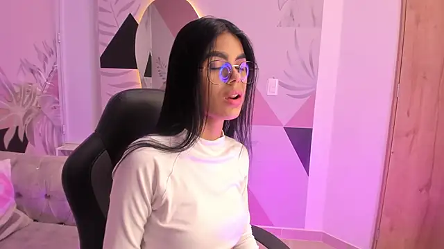 Snapshot of Isa_little4u chatting on March 7, 10:45 am Isa little4u online show from March 7, 10:45 am