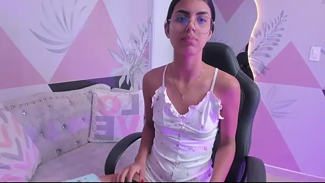 Snapshot of Isa_little4u chatting on March 18, 4:59 pm Isa little4u online show from March 18, 4:59 pm