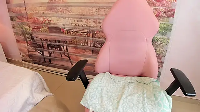 Isa little4u online show from October 7, 10:34 am