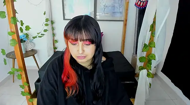 Snapshot of lussyevans24 chatting on January 17, 4:39 am lussyevans24 online show from January 17, 4:39 am