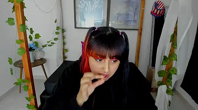 Snapshot of lussyevans24 chatting on January 17, 7:41 am lussyevans24 online show from January 17, 7:41 am