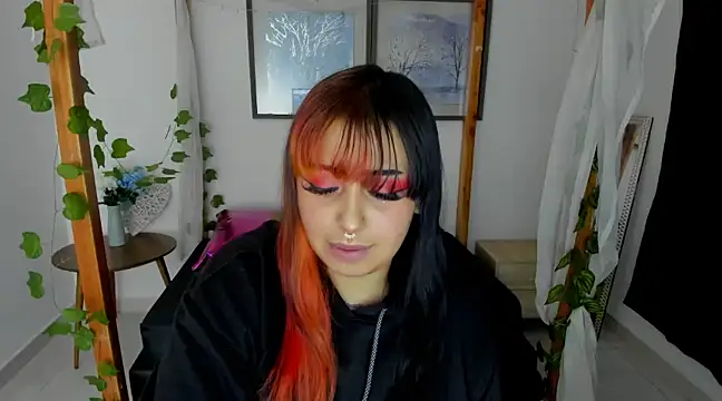 Snapshot of lussyevans24 chatting on January 26, 4:41 am lussyevans24 online show from January 26, 4:41 am