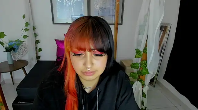 Snapshot of lussyevans24 chatting on January 27, 8:07 am lussyevans24 online show from January 27, 8:07 am