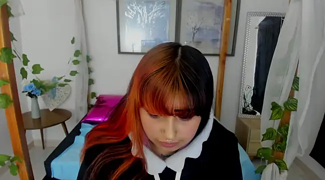 Snapshot of lussyevans24 chatting on January 30, 9:57 am lussyevans24 online show from January 30, 9:57 am