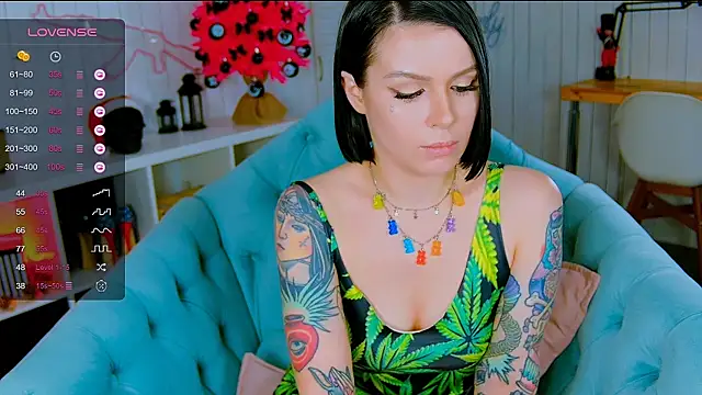 My toys pink online show from December 12, 10:13 am