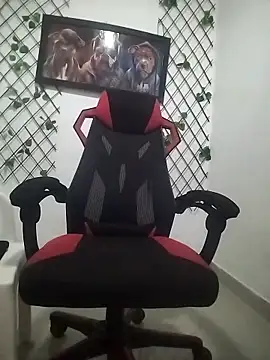 Snapshot of Ostinsanto chatting on February 14, 5:26 am Ostinsanto online show from February 14, 5:26 am