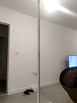 Snapshot of Cinderella_Jewels_ chatting on April 5, 8:17 pm Cinderella Jewels online show from April 5, 8:17 pm