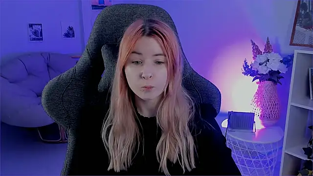 LexiWenford online show from December 12, 5:52 am