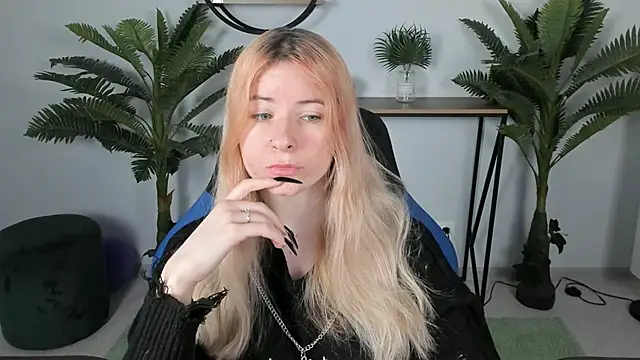 LexiWenford online show from December 24, 6:11 am