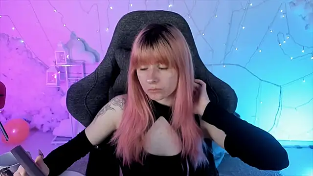 LexiWenford online show from February 4, 5:53 am