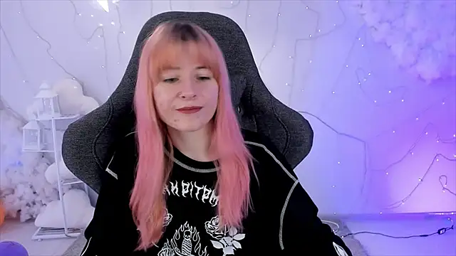 LexiWenford online show from February 7, 8:55 am