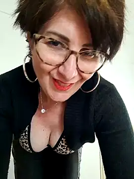 Snapshot of Viola8p chatting on May 17, 3:30 pm Viola8p online show from May 17, 3:30 pm