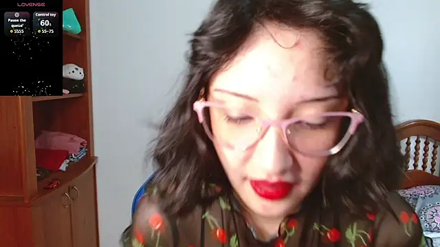 Snapshot of alexaa08 chatting on October 21, 1:56 pm alexaa08 online show from October 21, 1:56 pm