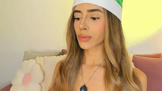 StormiRusso online show from December 23, 1:03 am