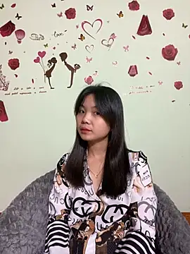 Maeve2k5 online show from December 12, 9:30 am