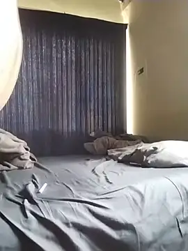 Snapshot of Convertiblechulo chatting on January 3, 6:33 am Convertiblechulo online show from January 3, 6:33 am