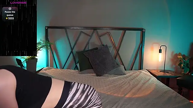 LindaThacker online show from January 29, 4:58 am