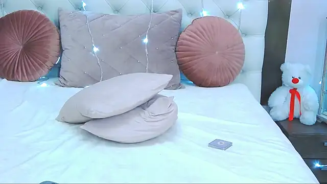 VioletUmi online show from December 1, 4:29 pm