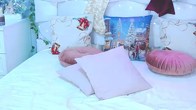 VioletUmi online show from December 7, 12:45 pm
