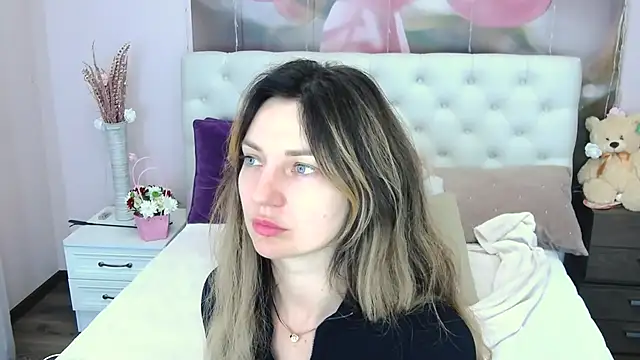 VioletUmi online show from September 29, 8:52 am