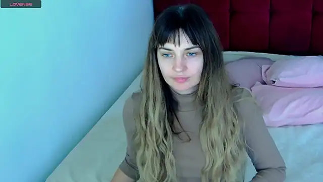 VioletUmi online show from October 16, 8:37 am